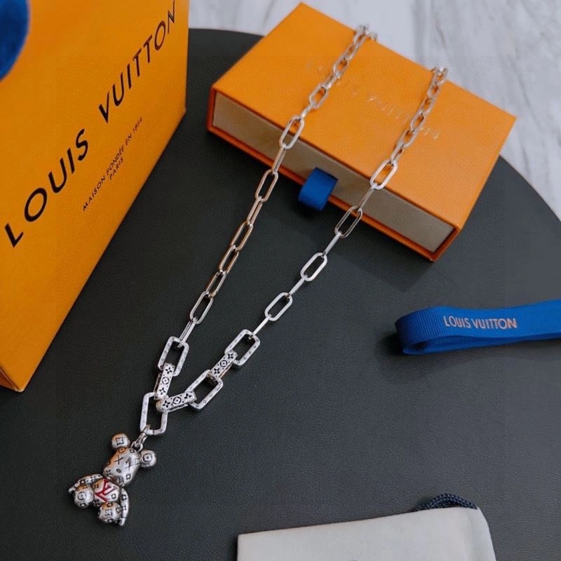 Louis Vuitton Necklaces Breathable 250531