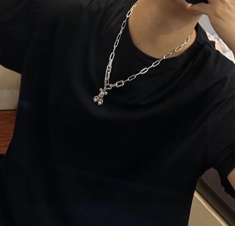 Louis Vuitton Necklaces Breathable 250531