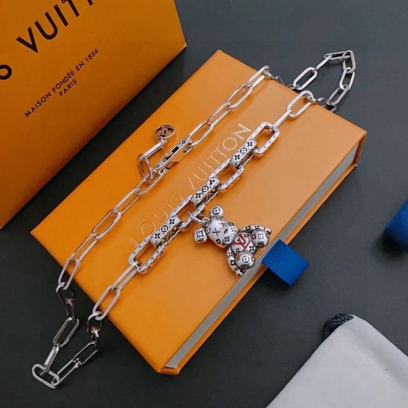 Louis Vuitton Necklaces Breathable 250531