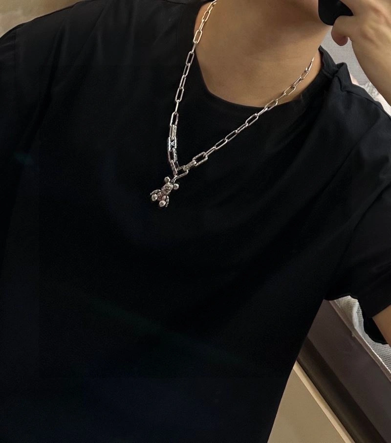 Louis Vuitton Necklaces Breathable 250531