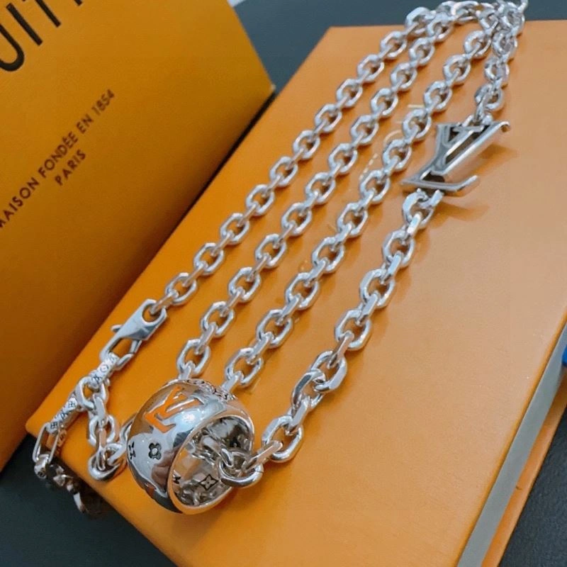 Louis Vuitton Necklaces UrbanChic 250546