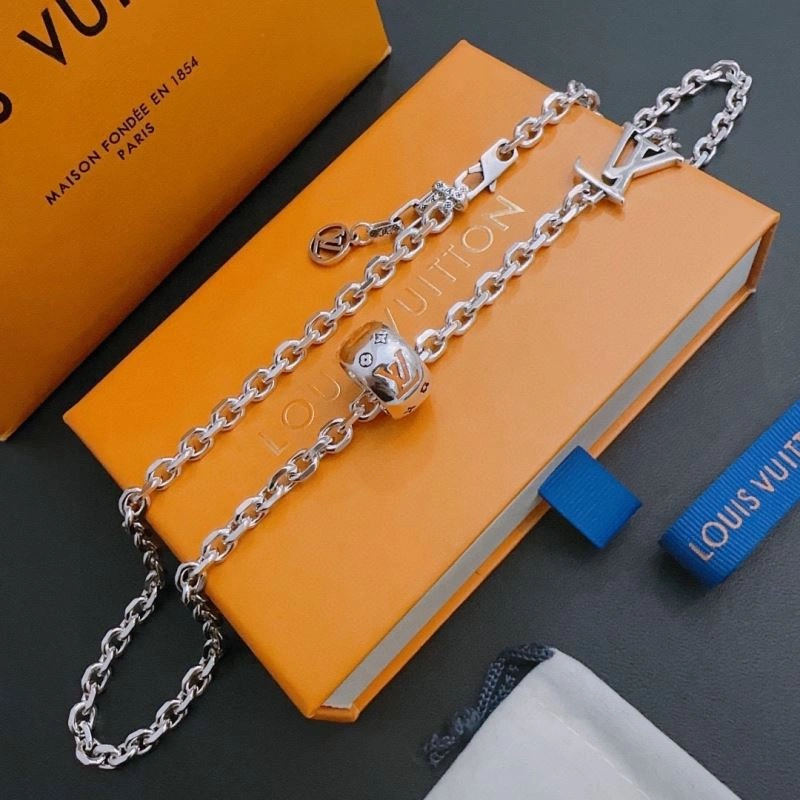 Louis Vuitton Necklaces UrbanChic 250546