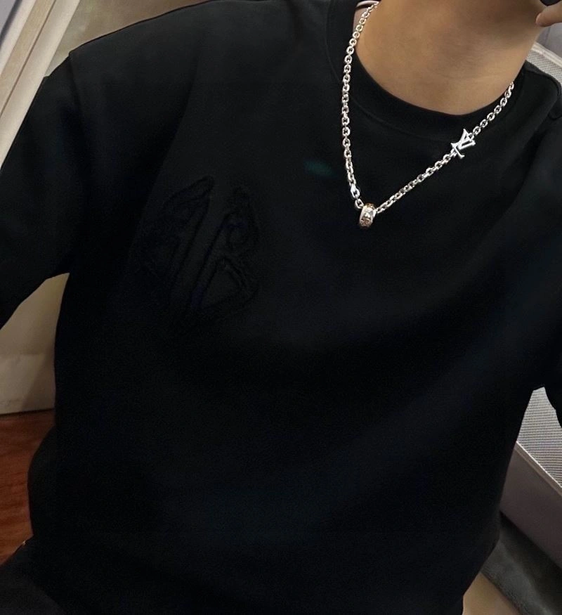 Louis Vuitton Necklaces UrbanChic 250546