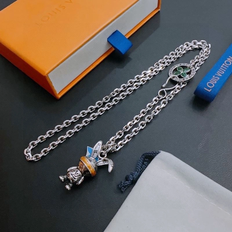 Minimalist Louis Vuitton Necklaces 250555