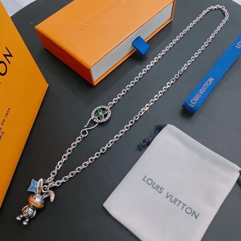 Minimalist Louis Vuitton Necklaces 250555