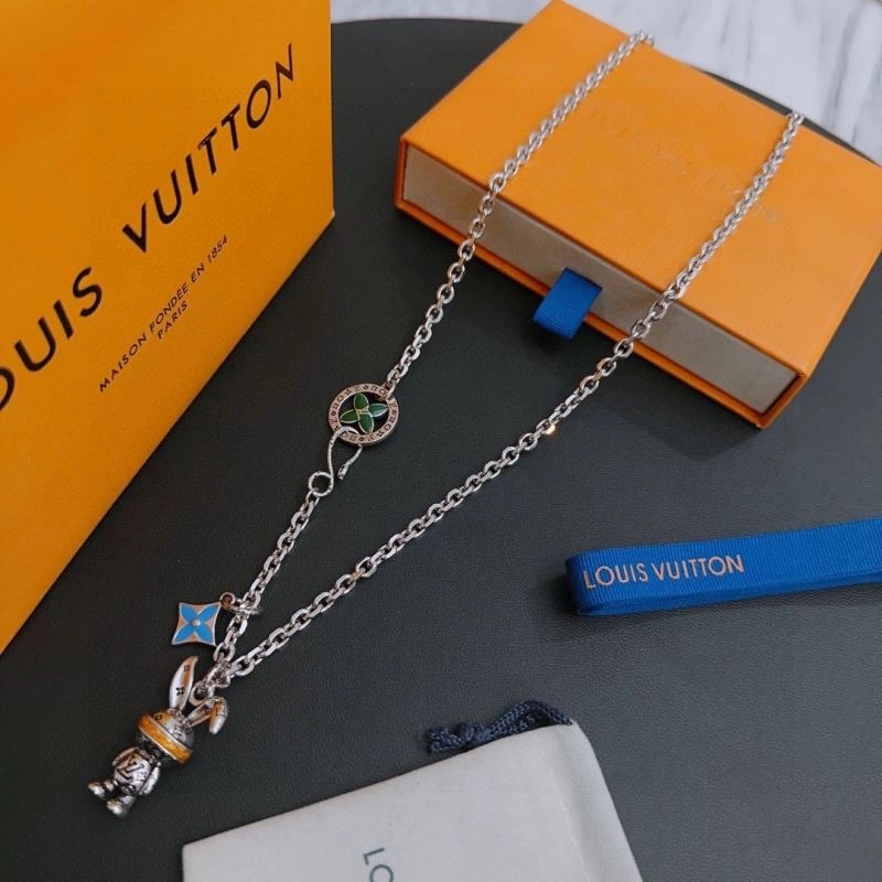 Minimalist Louis Vuitton Necklaces 250555