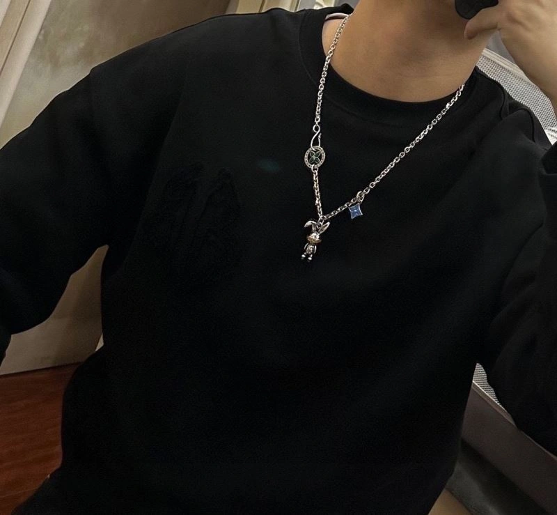 Minimalist Louis Vuitton Necklaces 250555