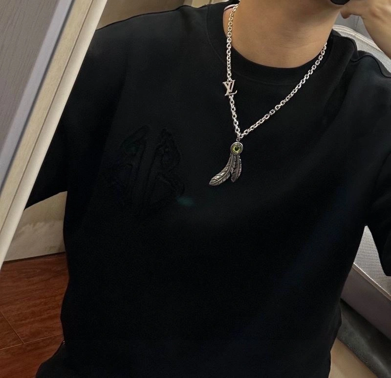 Louis Vuitton Necklaces SportInspired 250557