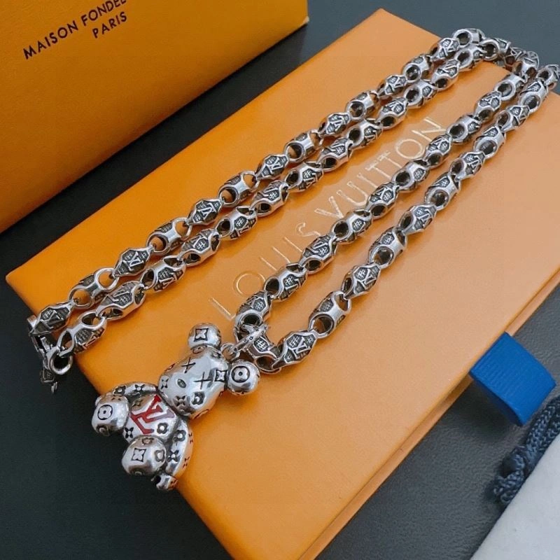 Louis Vuitton Necklaces EyeCatching 250563