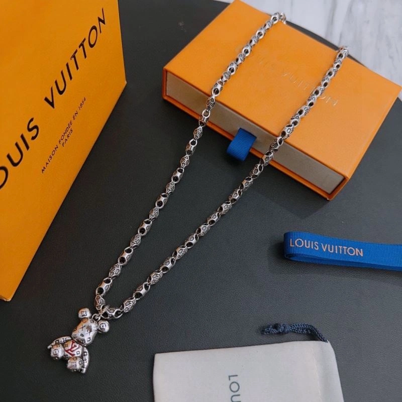 Louis Vuitton Necklaces EyeCatching 250563