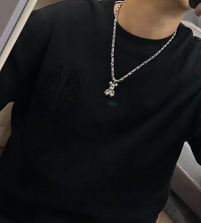 Louis Vuitton Necklaces EyeCatching 250563