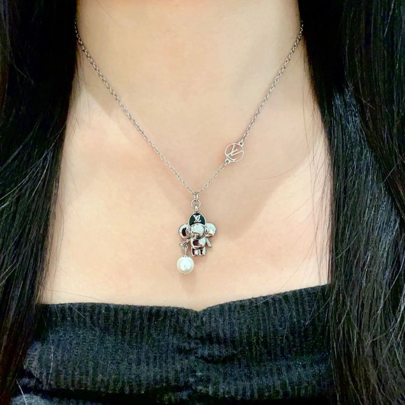 Louis Vuitton Necklaces HighPerformance 250532
