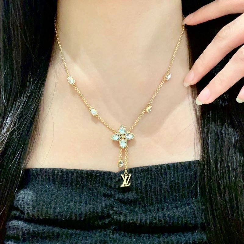 Louis Vuitton Necklaces Trendy 250534