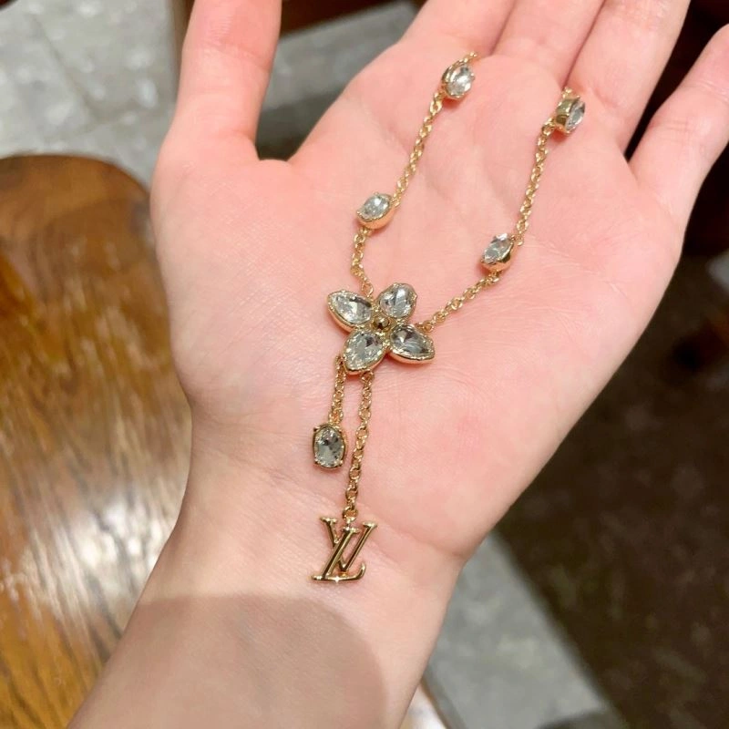 Louis Vuitton Necklaces Trendy 250534