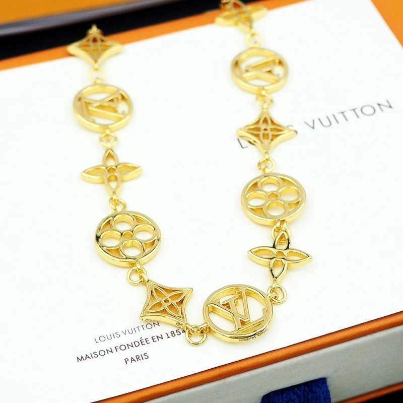Sleek Louis Vuitton Necklaces 250542