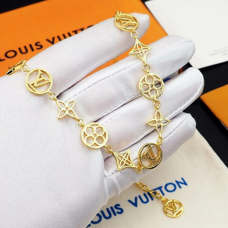 Sleek Louis Vuitton Necklaces 250542