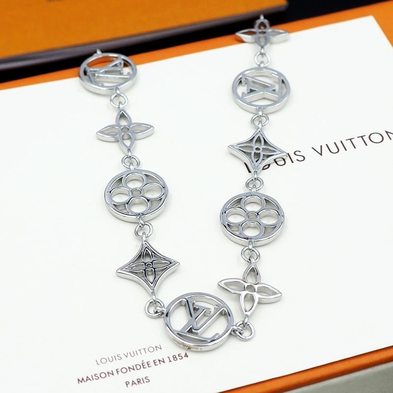 Louis Vuitton Necklaces Sporty 250556