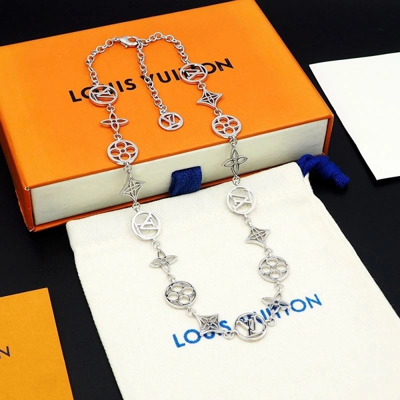 Louis Vuitton Necklaces Sporty 250556
