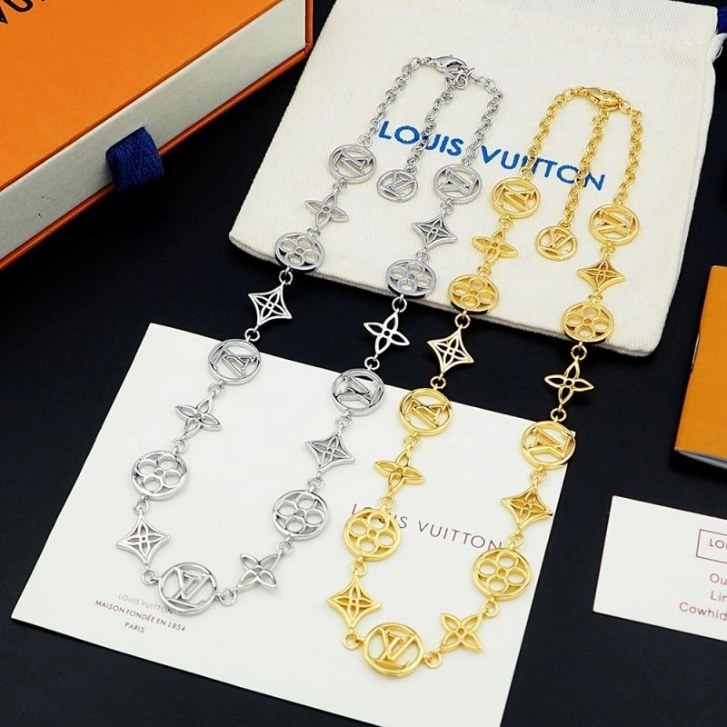 Louis Vuitton Necklaces Sporty 250556