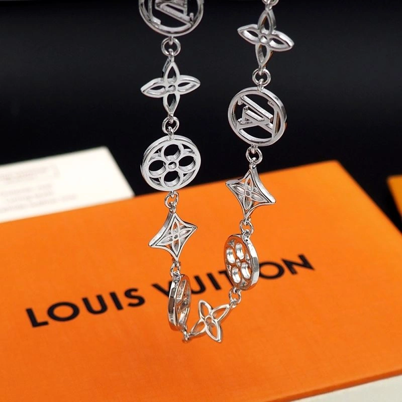 Louis Vuitton Necklaces Sporty 250556