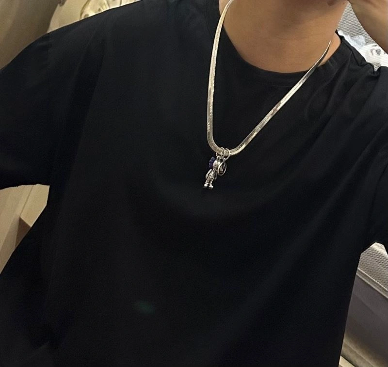 Contemporary Louis Vuitton Necklaces 250548