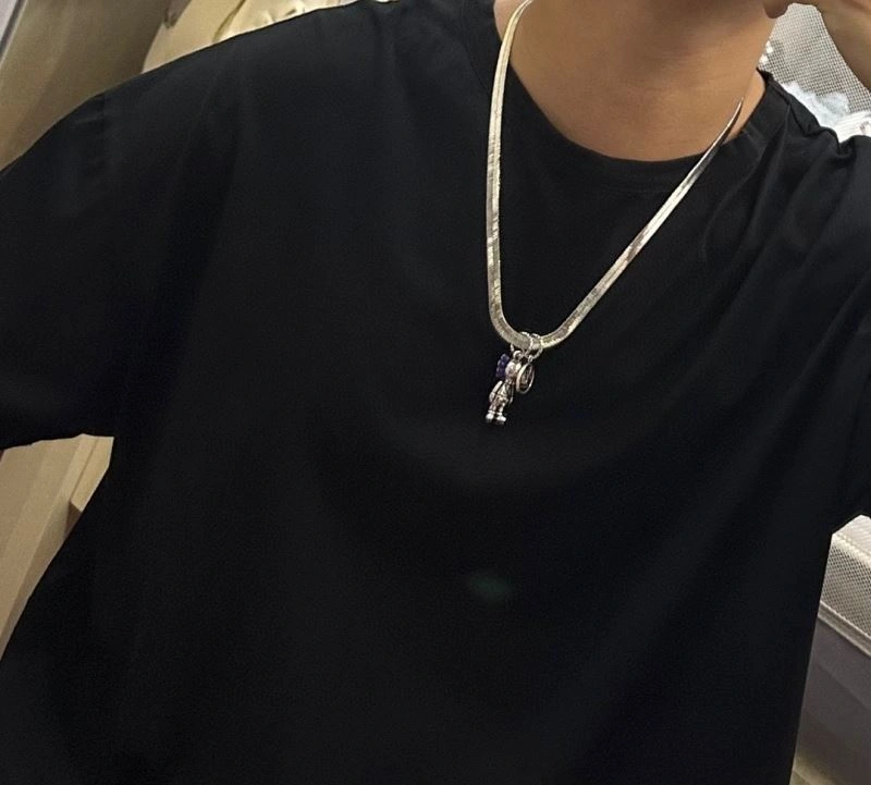 Contemporary Louis Vuitton Necklaces 250548