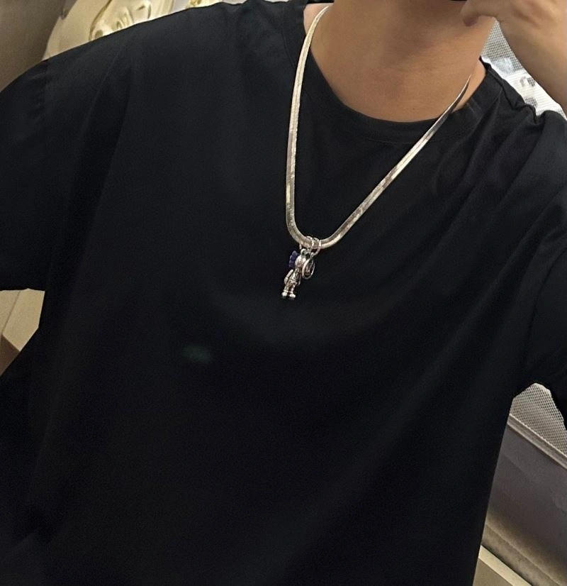 Contemporary Louis Vuitton Necklaces 250548