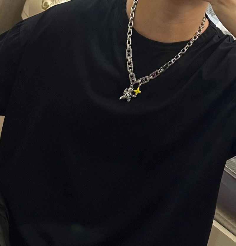 Seasonal Louis Vuitton Necklaces 250544