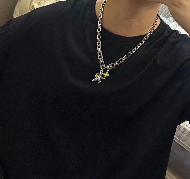 Seasonal Louis Vuitton Necklaces 250544