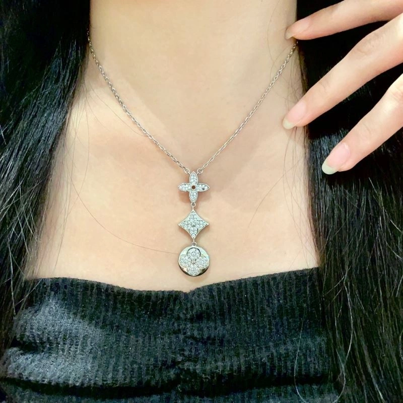 Louis Vuitton Necklaces Packable 250553