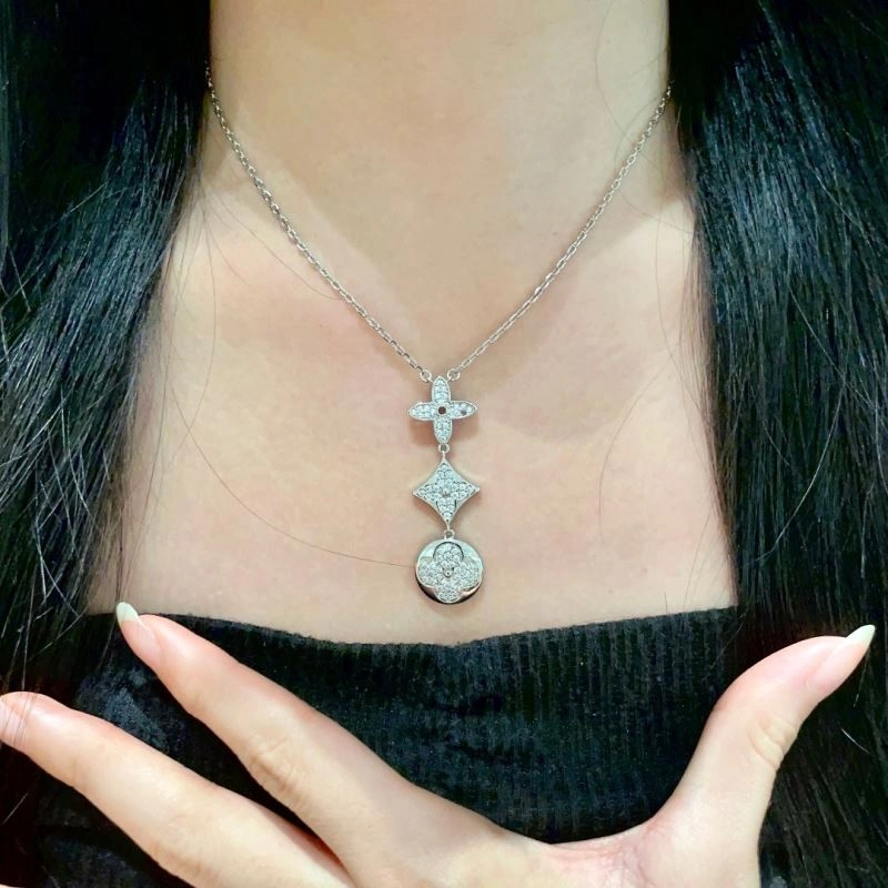 Louis Vuitton Necklaces Packable 250553