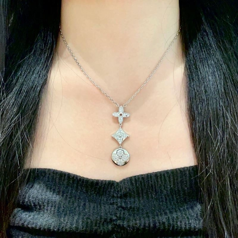 Louis Vuitton Necklaces Packable 250553