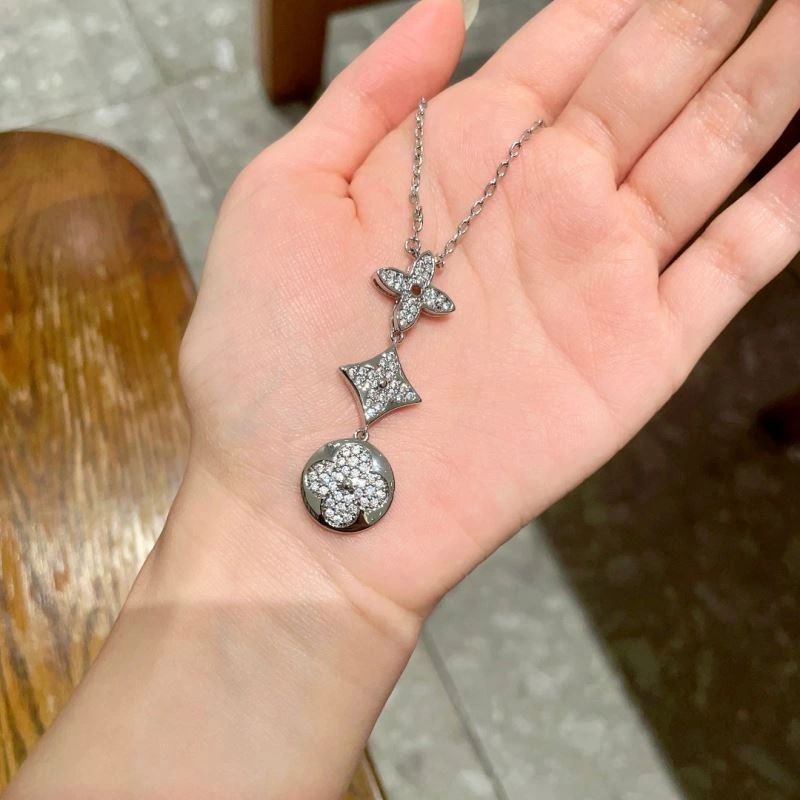 Louis Vuitton Necklaces Packable 250553