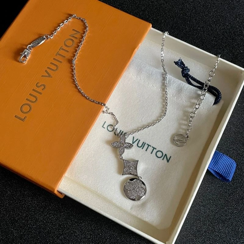 Louis Vuitton Necklaces Packable 250553