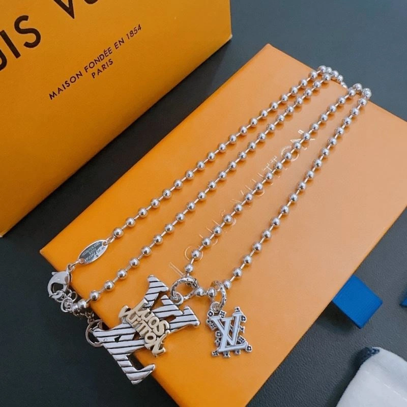 Snug Louis Vuitton Necklaces 250550