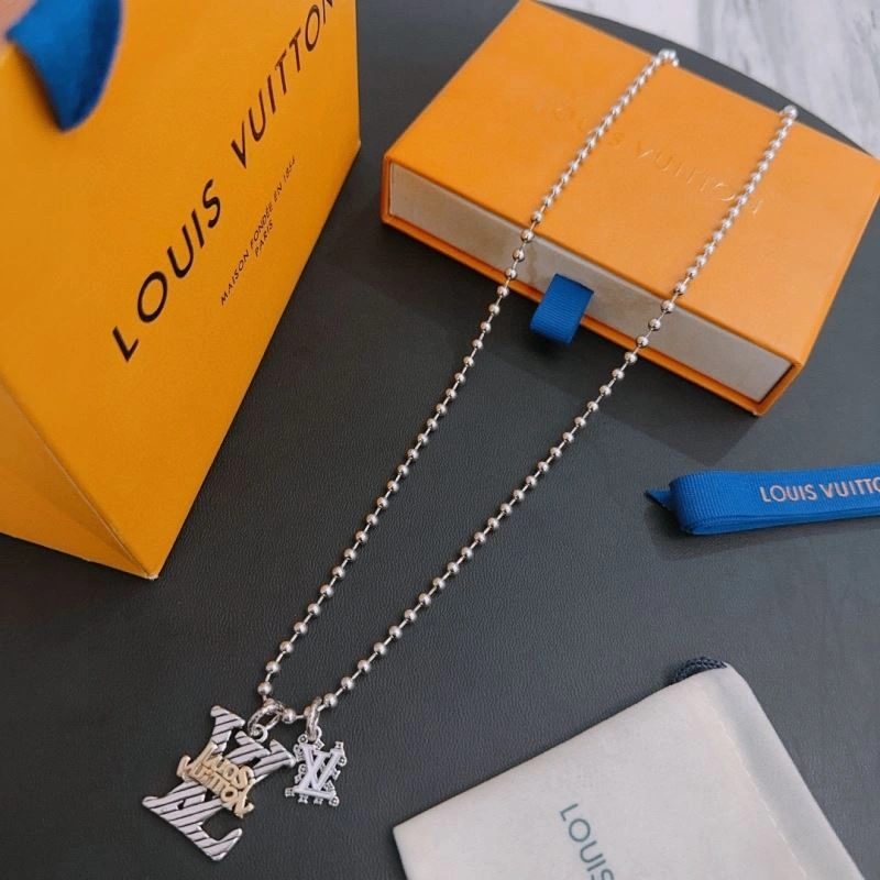 Snug Louis Vuitton Necklaces 250550