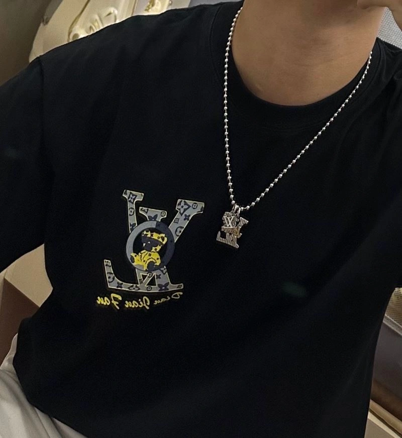 Snug Louis Vuitton Necklaces 250550