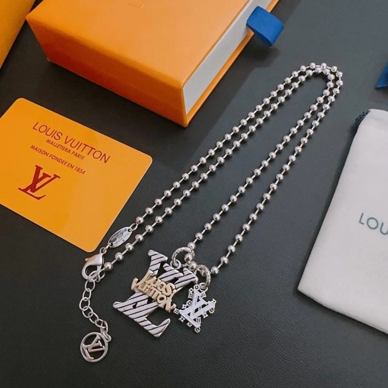 Snug Louis Vuitton Necklaces 250550