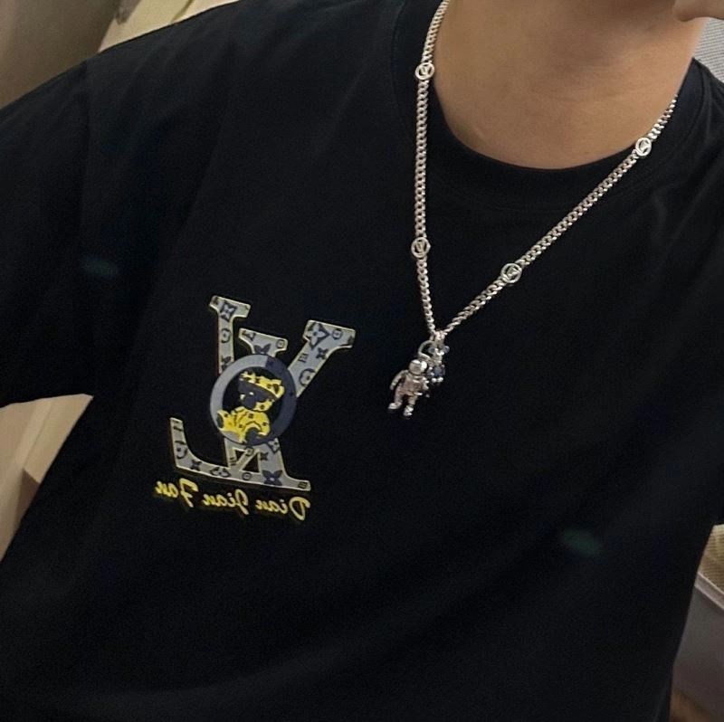 Lightweight Louis Vuitton Necklaces 250533