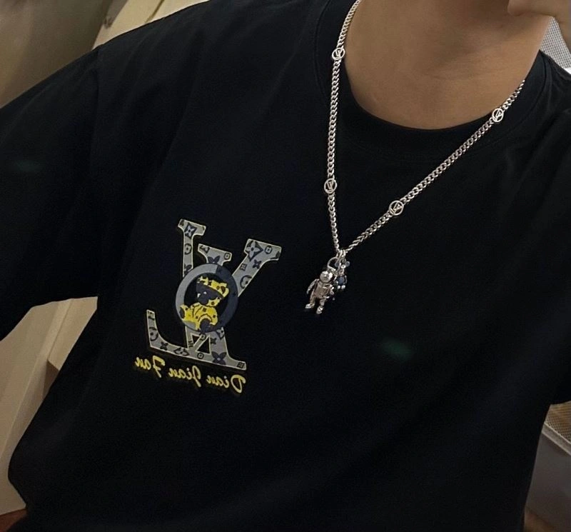 Lightweight Louis Vuitton Necklaces 250533