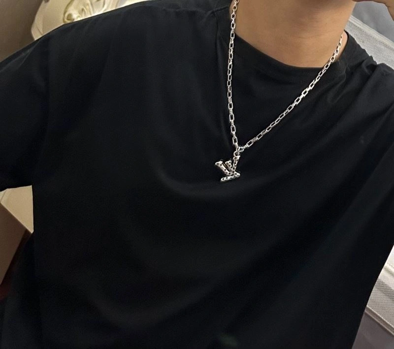 Louis Vuitton Necklaces OnTrend 250529