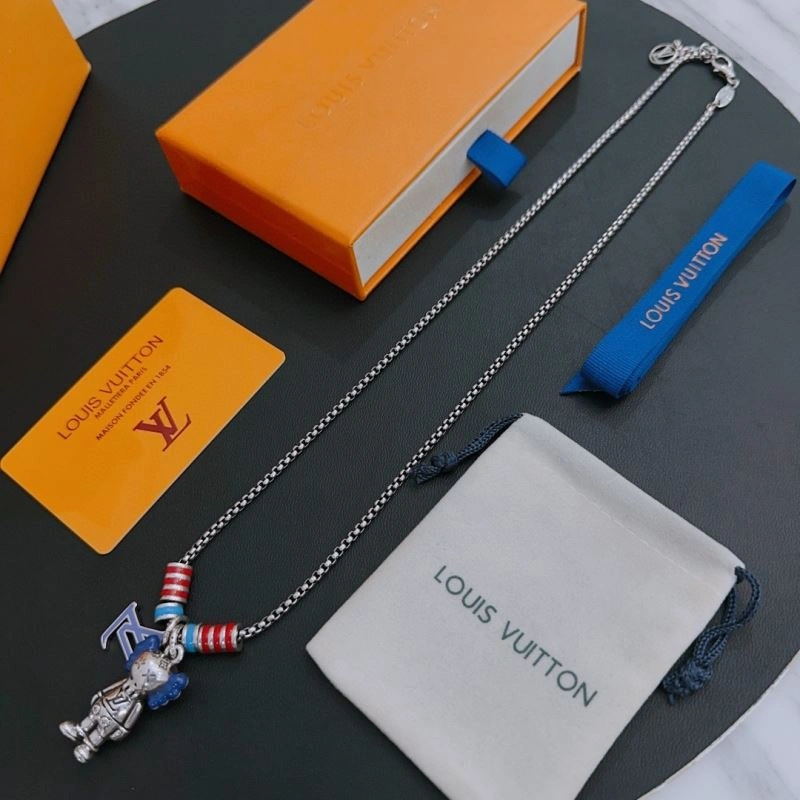 StreetReady Louis Vuitton Necklaces 250528