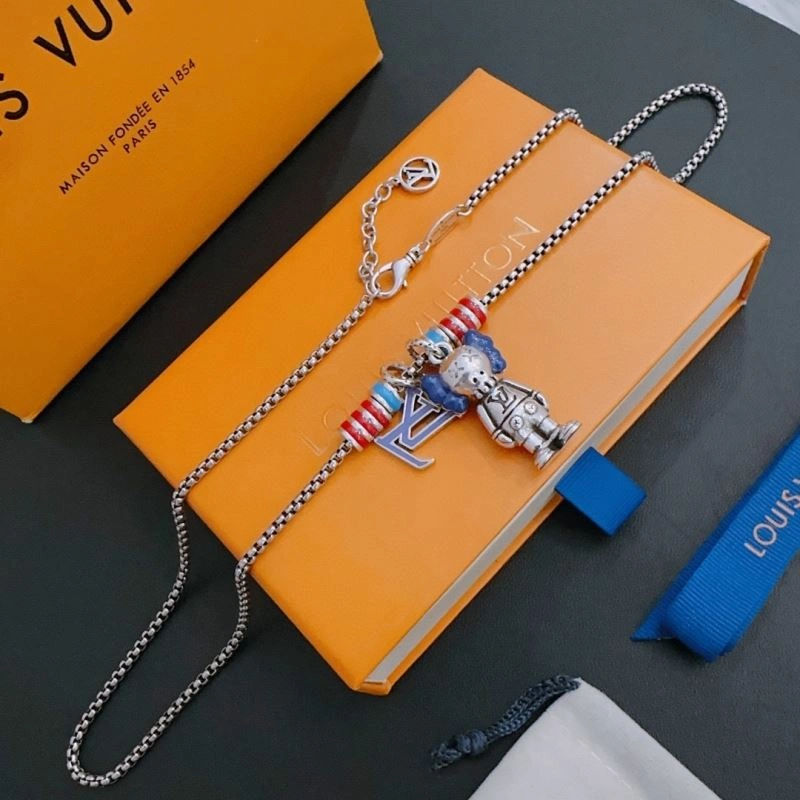 StreetReady Louis Vuitton Necklaces 250528