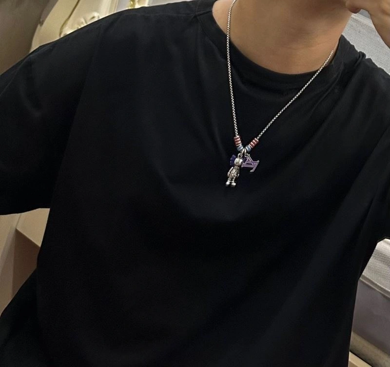 StreetReady Louis Vuitton Necklaces 250528