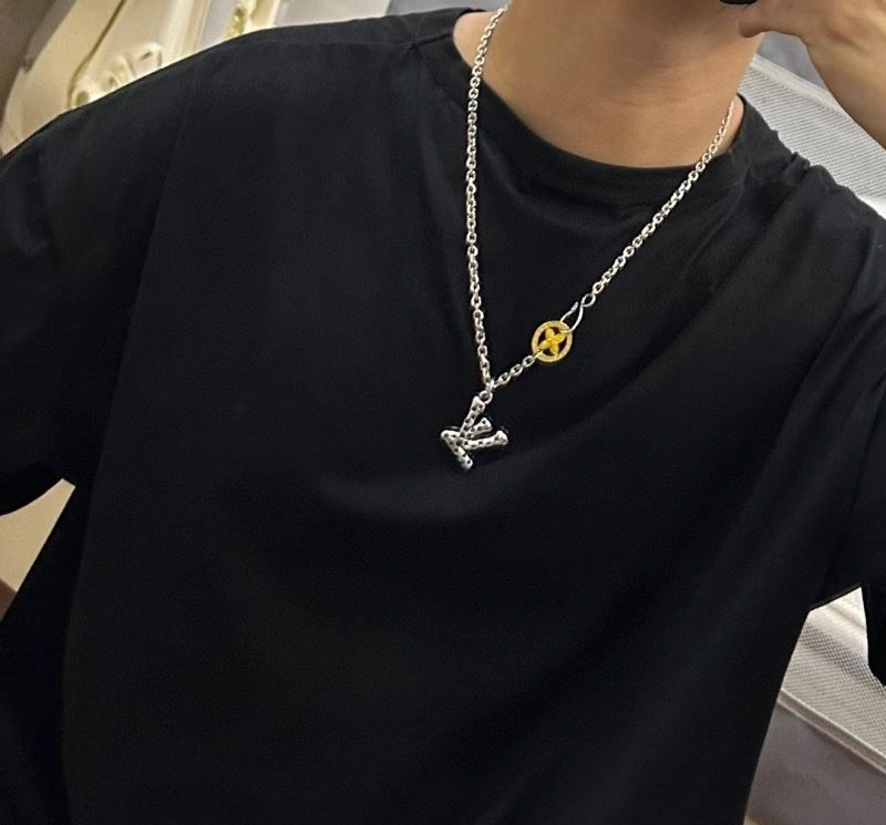 Louis Vuitton Necklaces Vibrant 250527