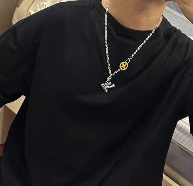 Louis Vuitton Necklaces Vibrant 250527