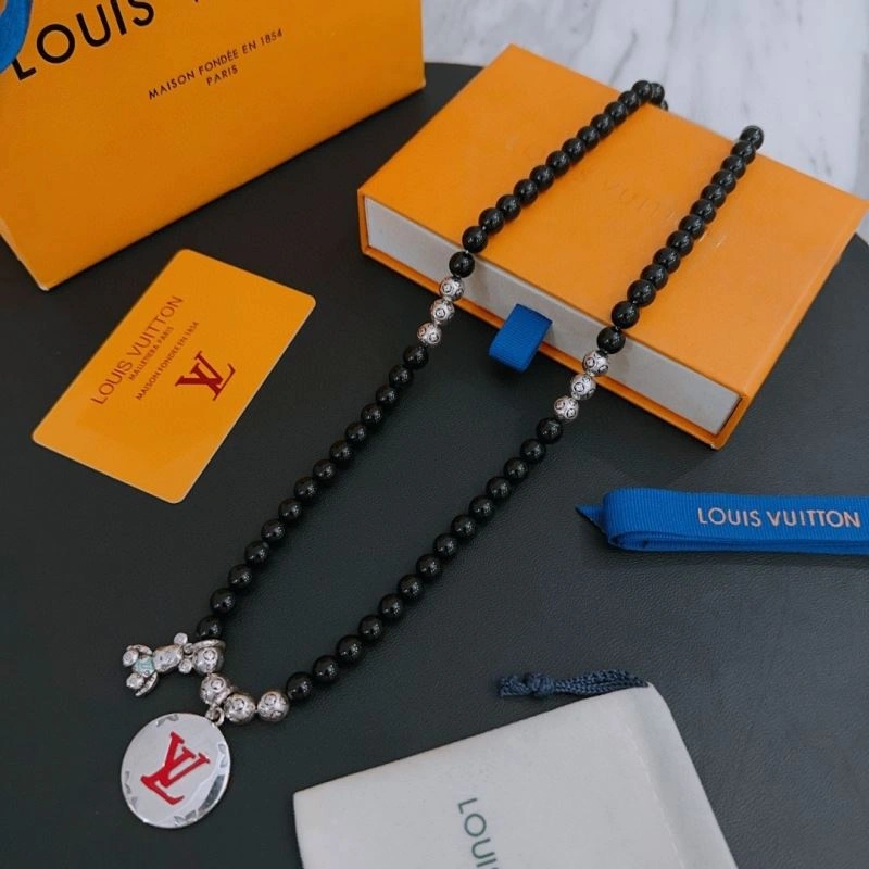 Louis Vuitton Necklaces Lightweight 250526