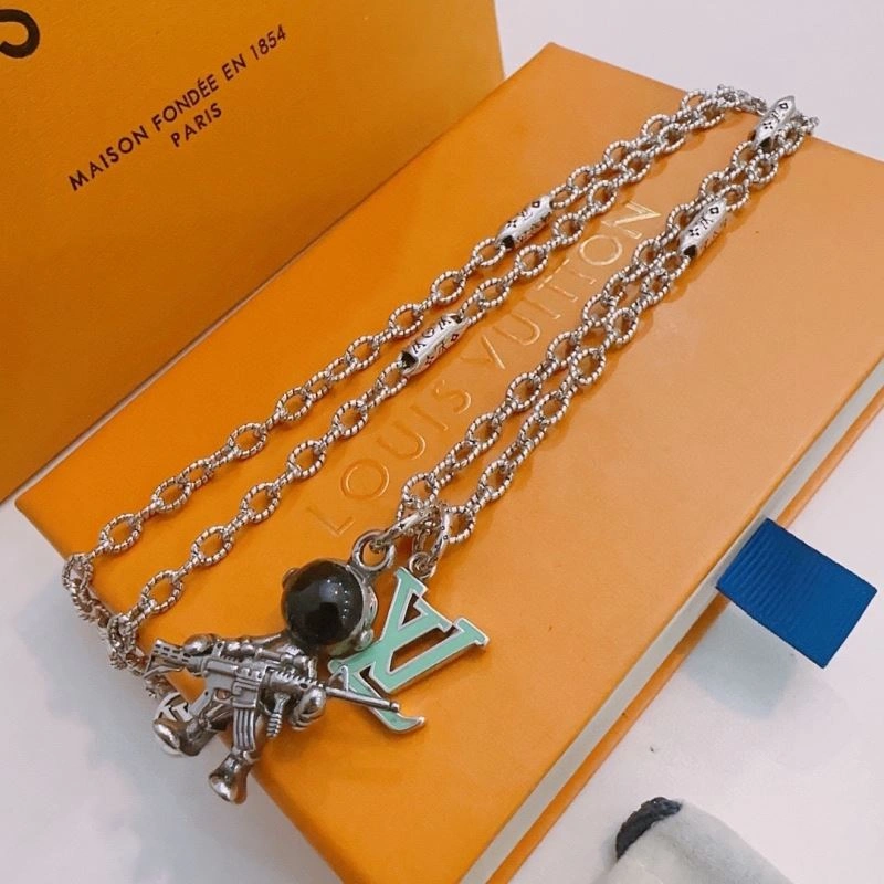 Louis Vuitton Necklaces SmoothTexture 250523