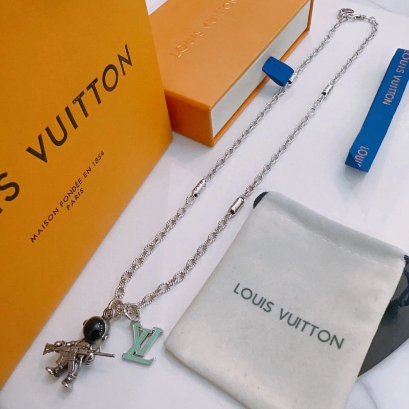 Louis Vuitton Necklaces SmoothTexture 250523