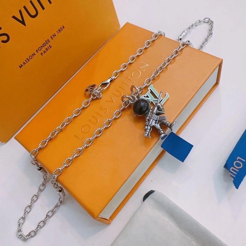 Louis Vuitton Necklaces SmoothTexture 250523